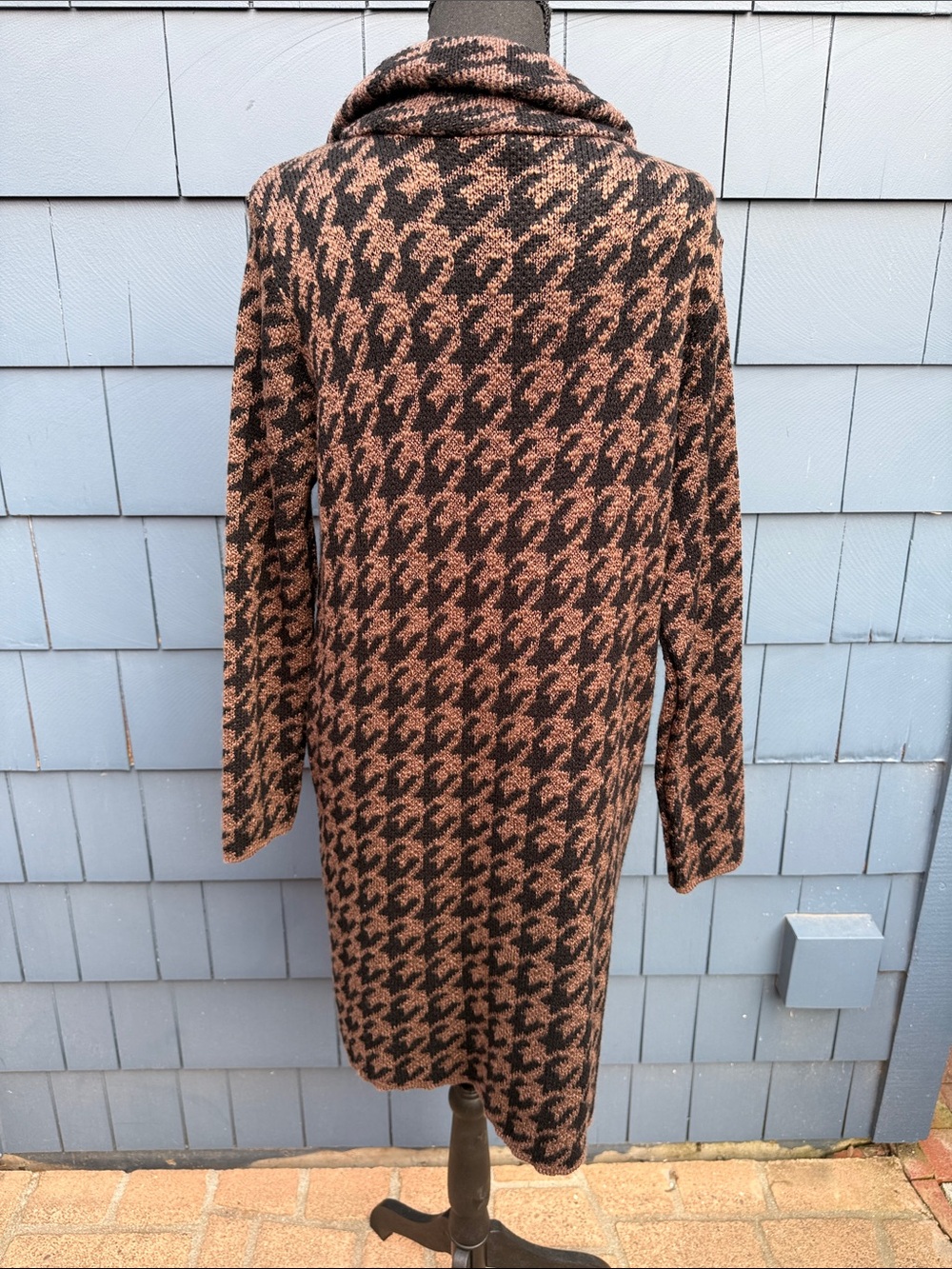 Gizeh Tricots L Houndstooth Fringe Knit Cartigan in Brown and Black warm - Picture 7 of 10